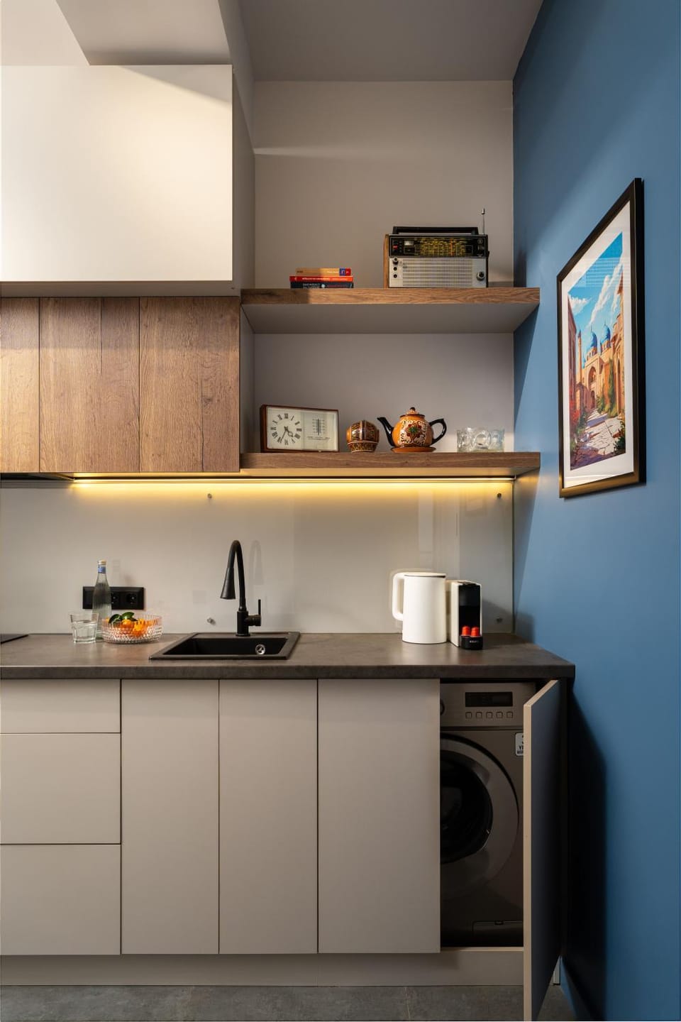 Kitchen or kitchenette, stove, washing machine