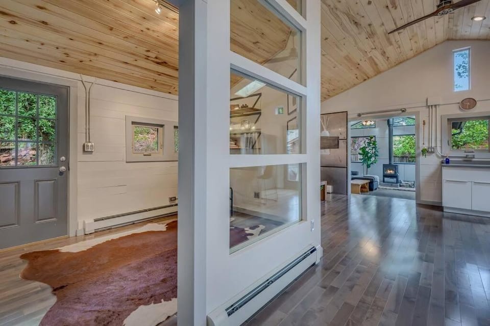 Cozy Modern House seconds from Roaring Fork River House in Glenwood Springs
