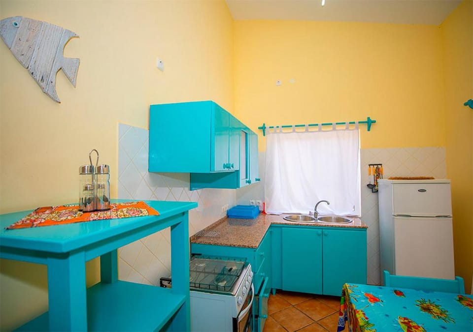 Kitchen or kitchenette, Dining area, pet friendly