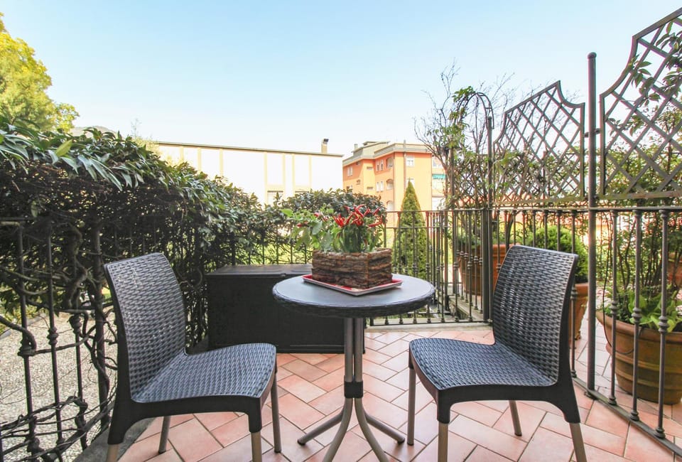 Patio, Day, Garden, Balcony/Terrace, Dining area, Garden view