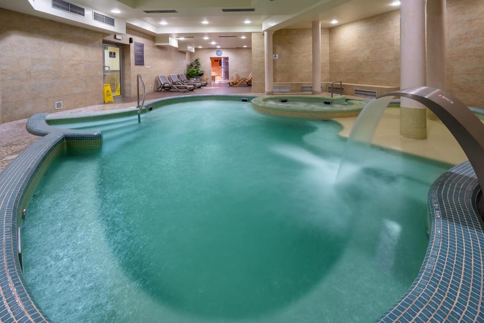 Hot Tub, Swimming pool