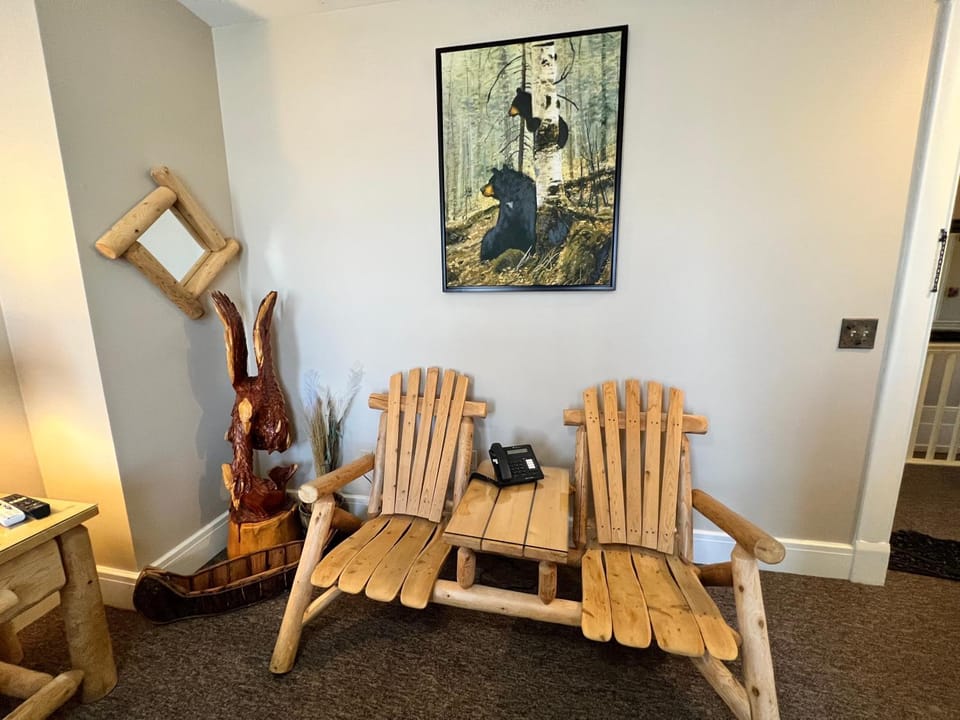 Dreams2Reality | Historic Branson Hotel - Hide-A-Way Room - Downtown Hotel in Branson