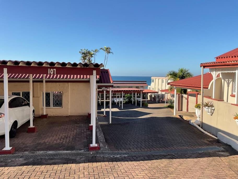 Property building, Day, Sea view, Parking