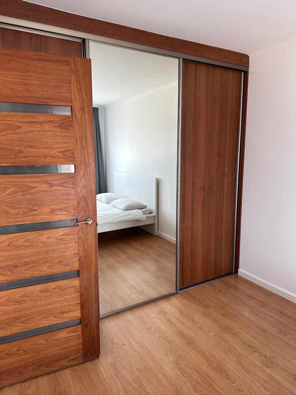 Bed, Photo of the whole room, wardrobe