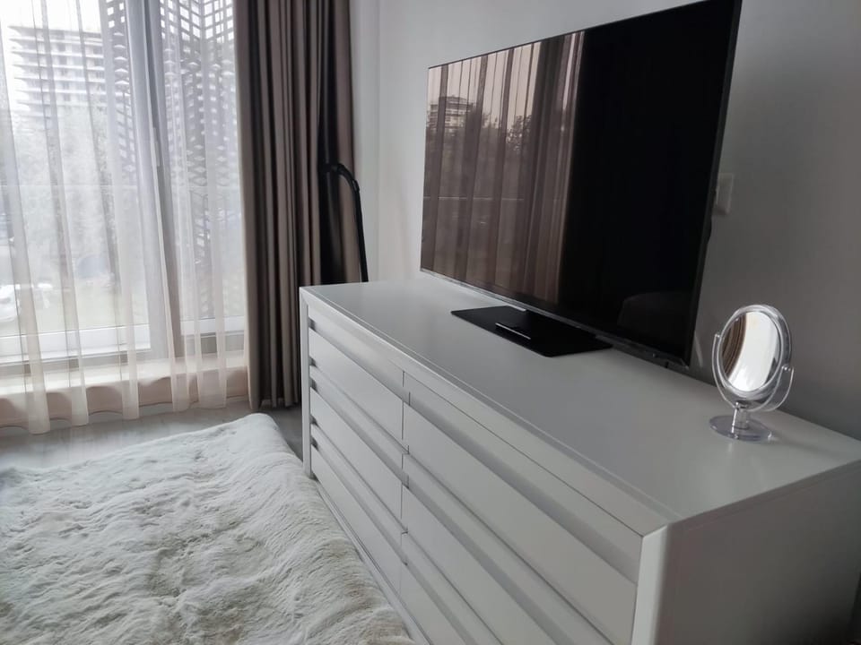 TV and multimedia, hair dresser