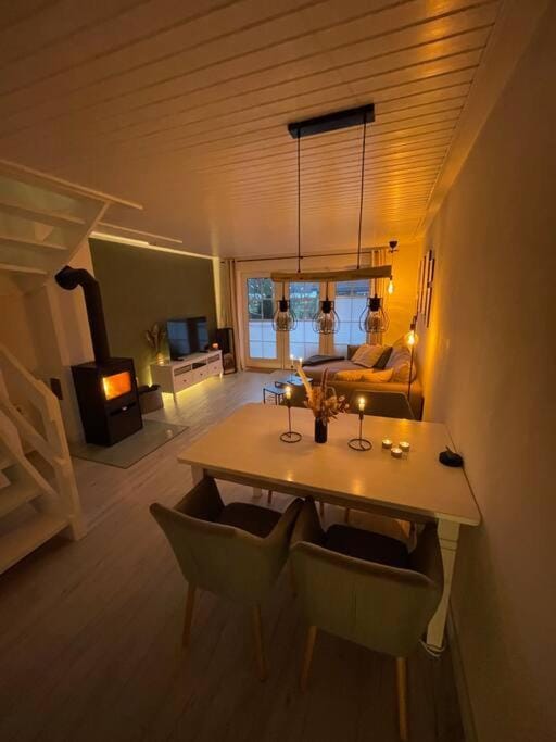 TV and multimedia, Living room, Dining area, flat iron