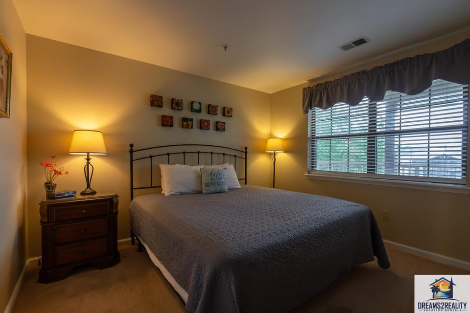 2BR Condo - 2 Pools - Close to the Strip - Stairs Required - FREE TICKETS INCLUDED - FHA-27 House in Branson