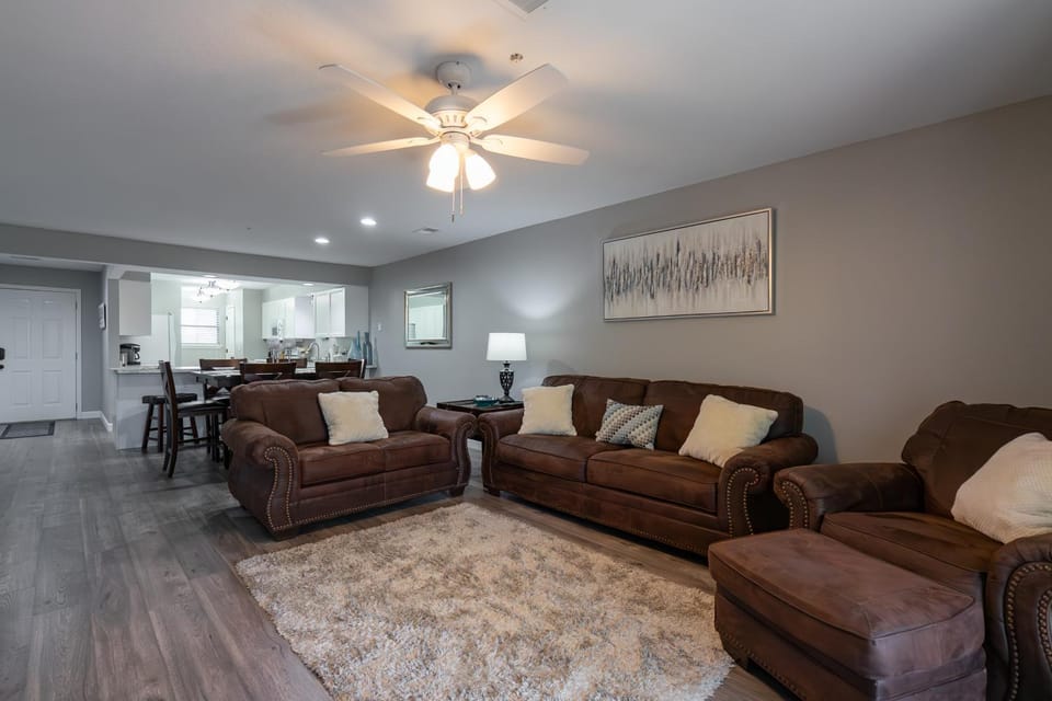 2BR Updated Walk-in - 2 Pools - Near The Strip - FREE TICKETS INCLUDED - FHC13 House in Branson