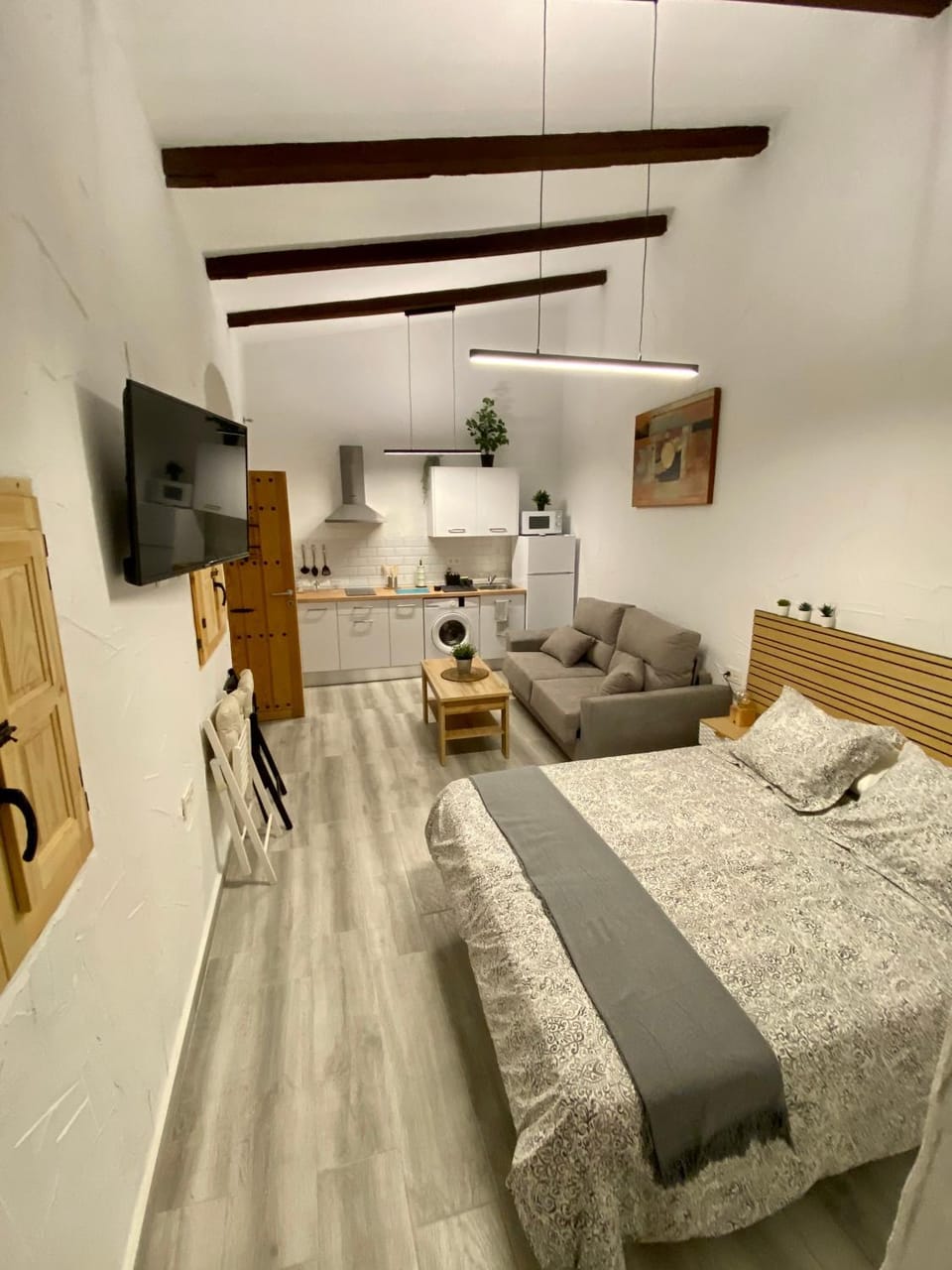 Communal lounge/ TV room, Bed, TV and multimedia, Photo of the whole room, Bedroom