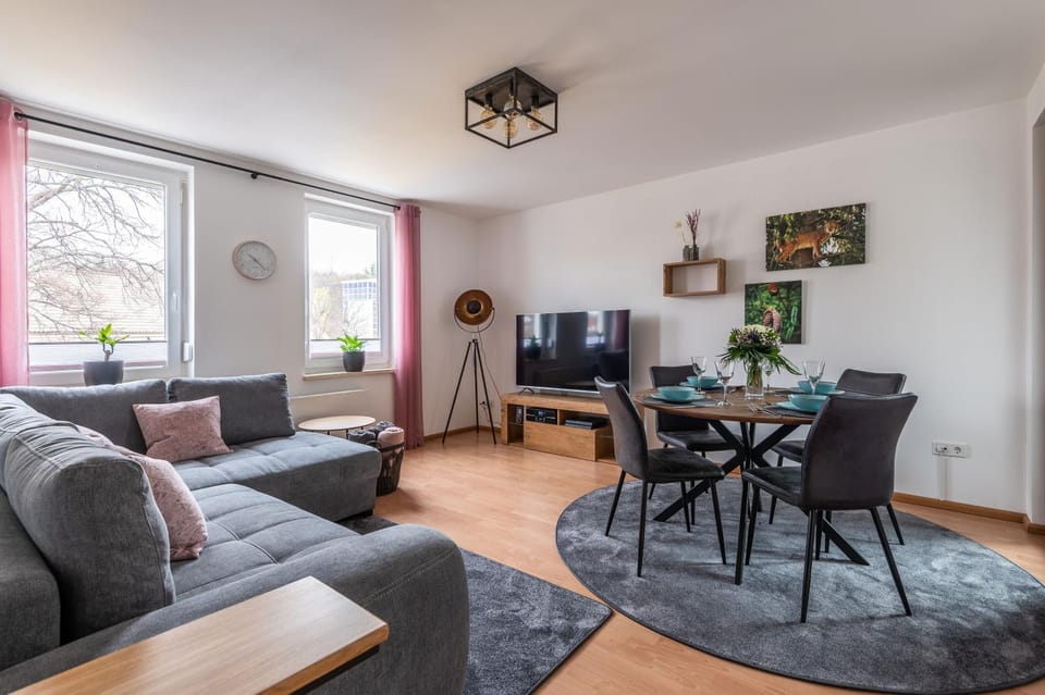 Living room, Dining area, Food