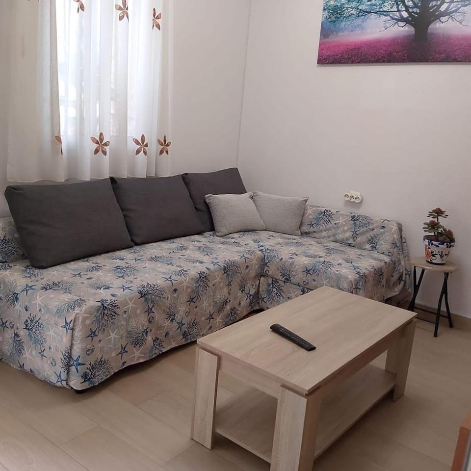 Bed, Living room