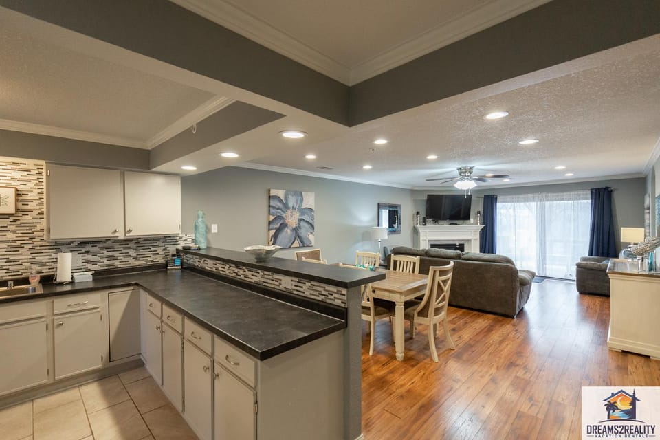 Kitchen or kitchenette, Living room, Dining area