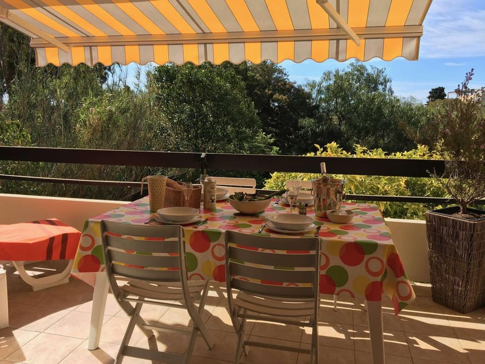 Bel Appartement Climatisé avec Parking au Lavandou - FR-1-308-175 Apartment in Le Lavandou