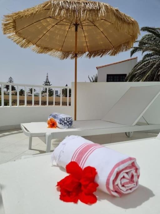 Balcony/Terrace, sunbed, towels