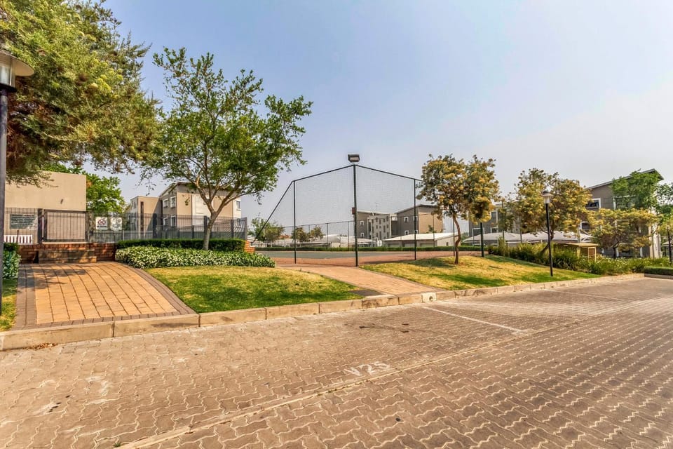 Property building, Day, Street view, Swimming pool
