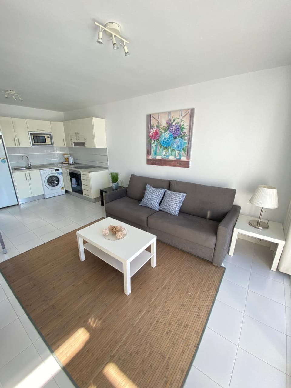 Kitchen or kitchenette, Living room, minibar