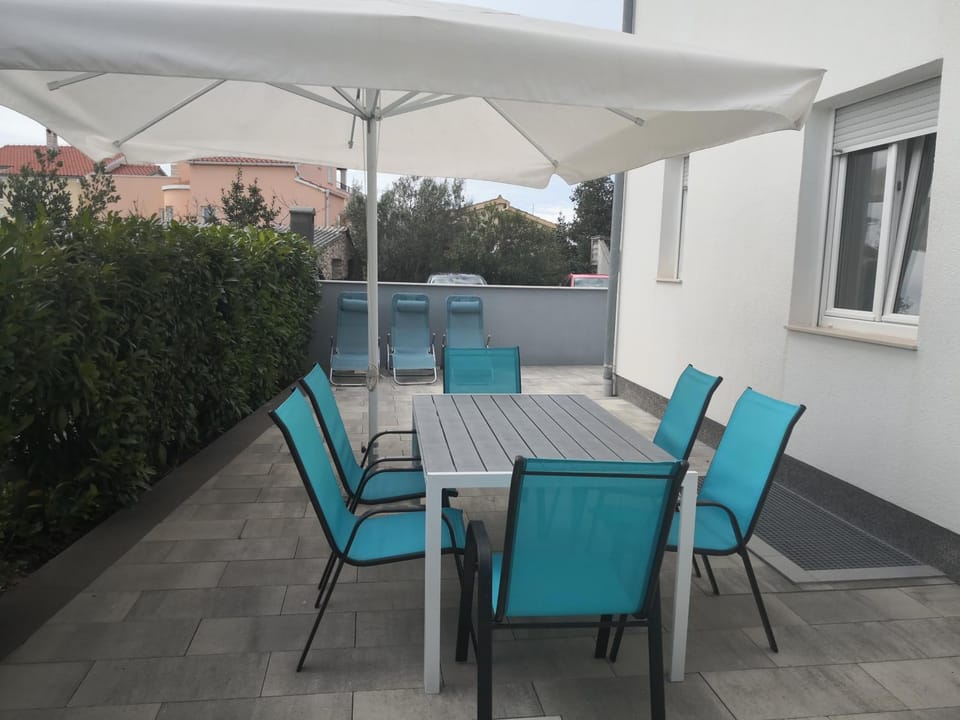 Patio, Day, Balcony/Terrace, Seating area