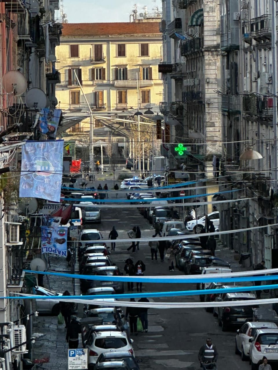 Day, Neighbourhood, City view, Street view, Location, Parking