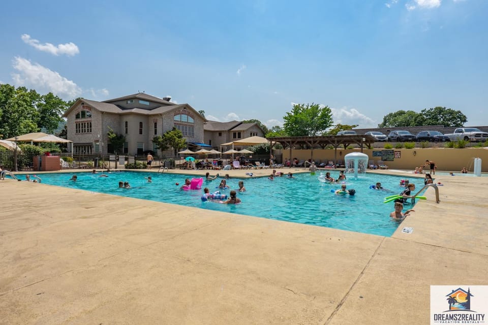 2BR Walk-In Condo at Pointe Royale - 2 Pools - FREE TICKETS INCLUDED - PR63-3 House in Branson