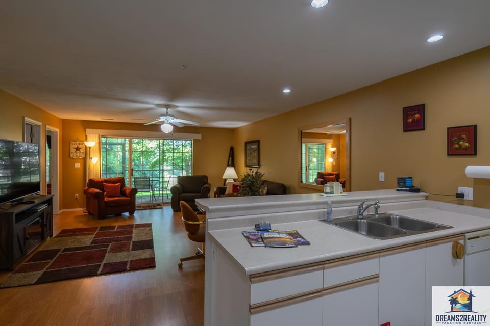 2BR Condo - King Beds - Near The 76 Strip - Stairs Required - FREE TICKETS INCLUDED - CH1-1 House in Branson