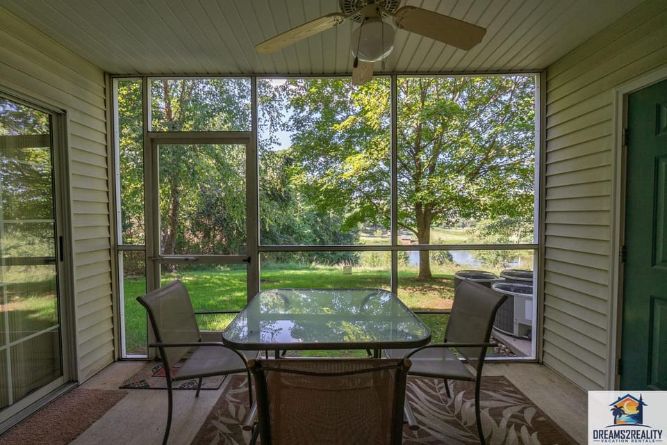 2BR Condo - King Beds - Near The 76 Strip - Stairs Required - FREE TICKETS INCLUDED - CH1-1 House in Branson