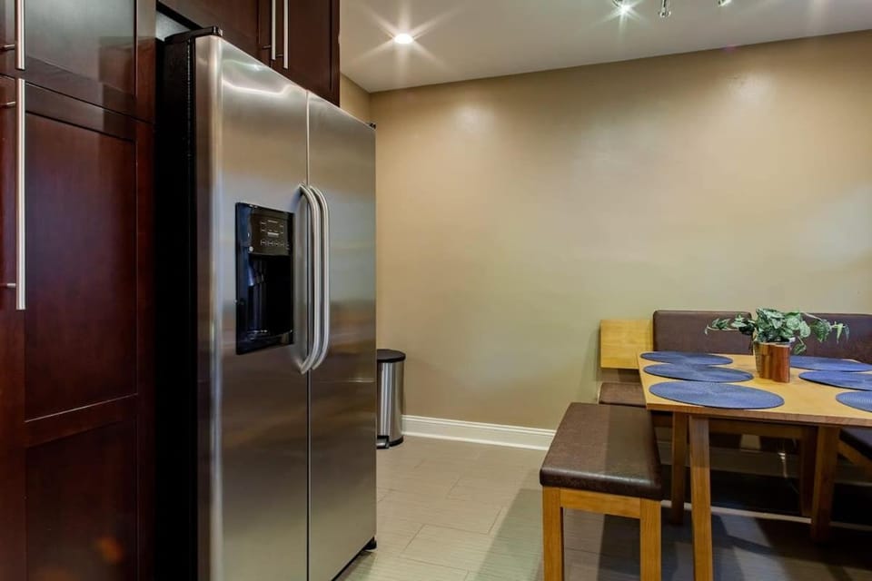 Pentagon City Homestay Parking available House in Arlington