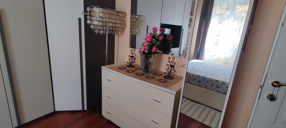 Azzurra holiday home - 850 m al mare - 75 mq - balconata vivibile - wi-fi - pay tv gratis - posteggio auto condominiale non assegnato Apartment in Rapallo