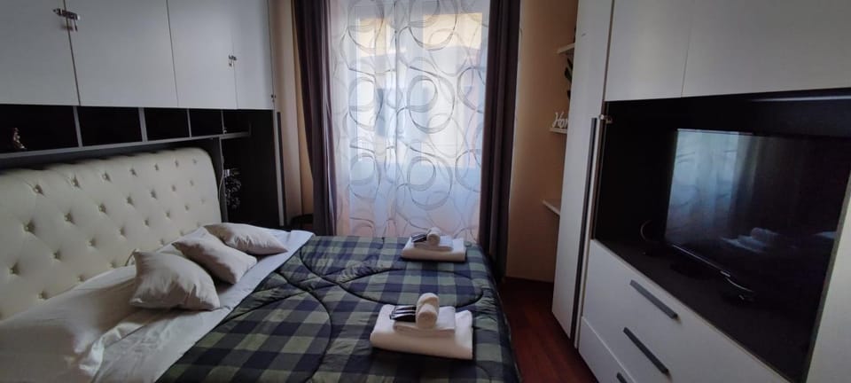 TV and multimedia, Photo of the whole room, Bedroom