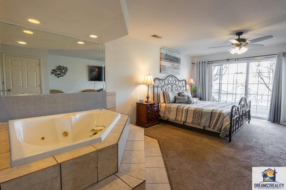 Hot Tub, Bedroom