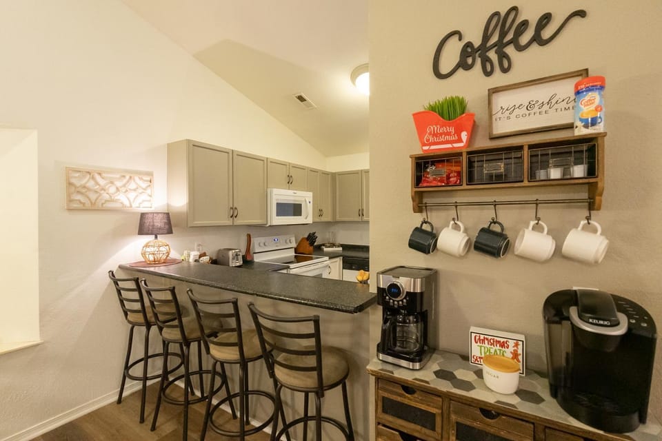 Coffee/tea facilities, Kitchen or kitchenette