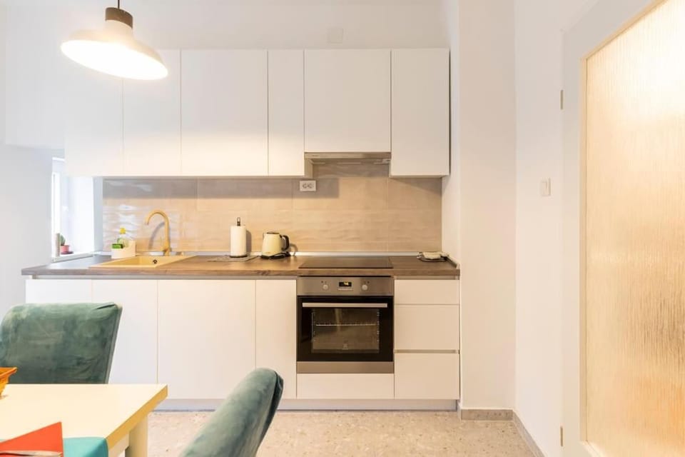 Kitchen or kitchenette, Dining area, minibar, pet friendly, stove