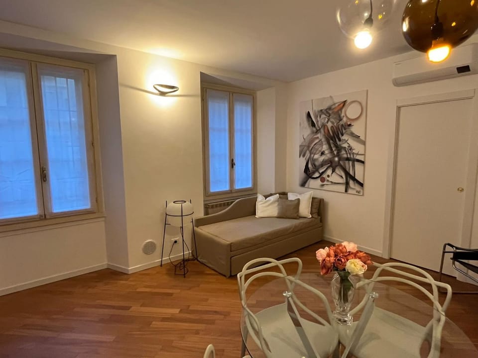 Casa Vercelli delizioso bilocale moderno nella vecchia Milano Apartment in Milan