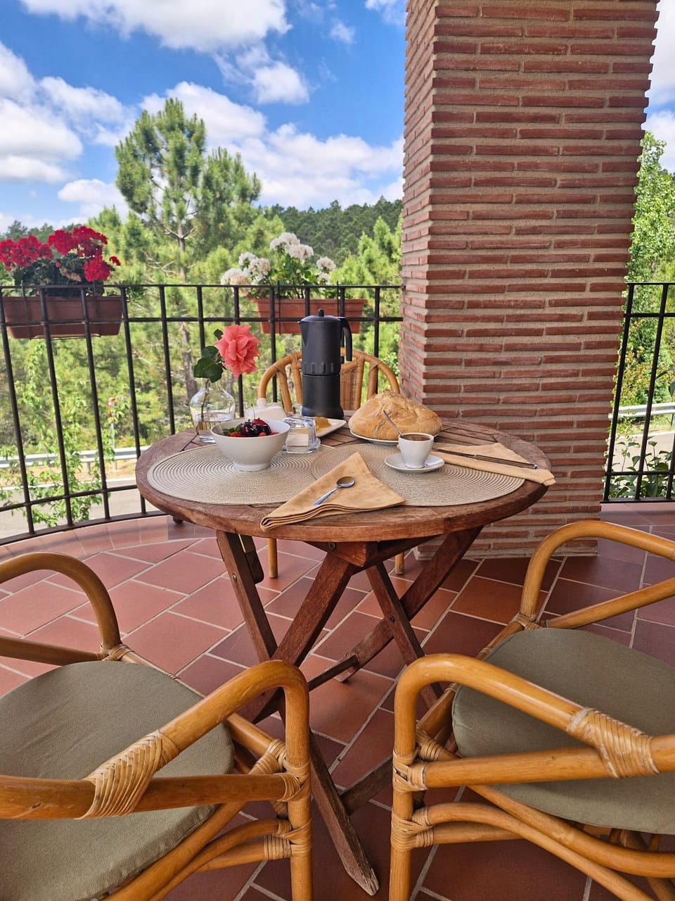 Coffee/tea facilities, View (from property/room), Balcony/Terrace