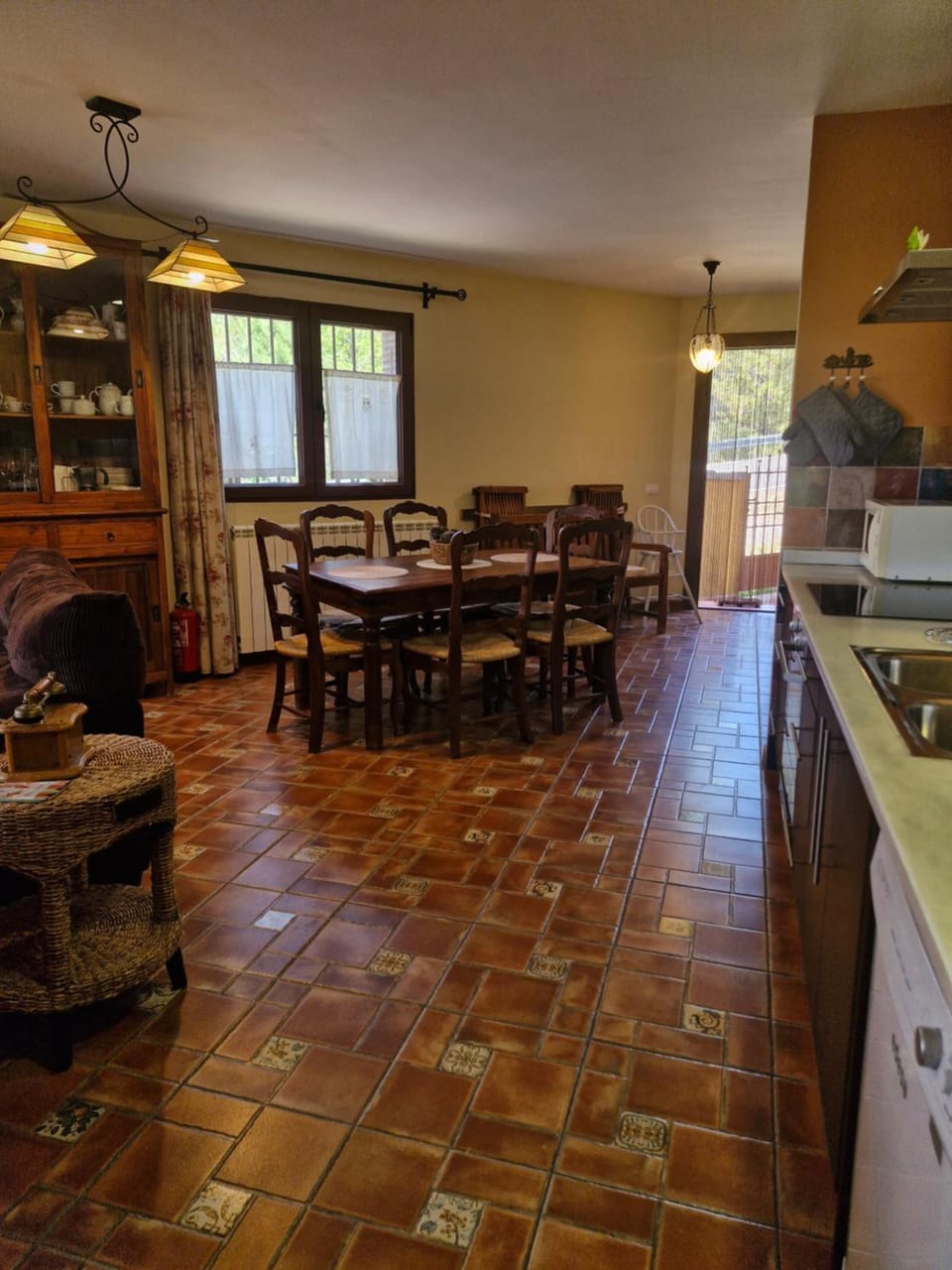 Kitchen or kitchenette, Dining area, oven, pet friendly, stove