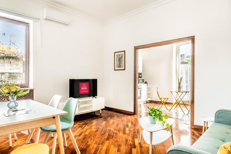 TV and multimedia, Living room, Seating area, Dining area, air conditioner