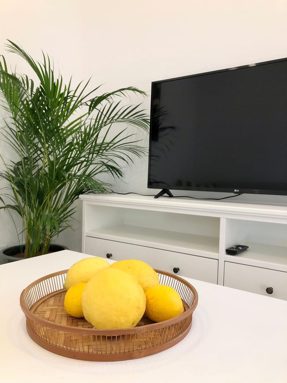 TV and multimedia, Living room, Food and drinks, Evening entertainment
