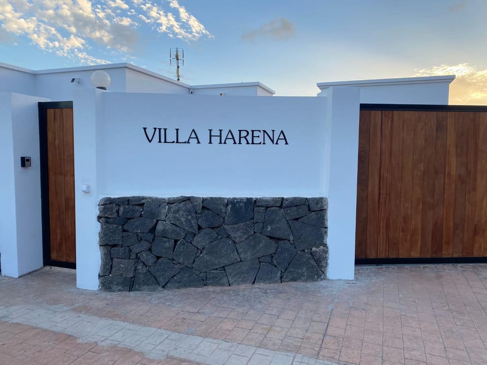 Facade/entrance, Parking