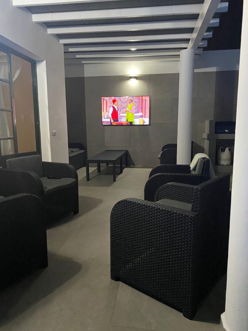 TV and multimedia, Living room, Seating area, Evening entertainment