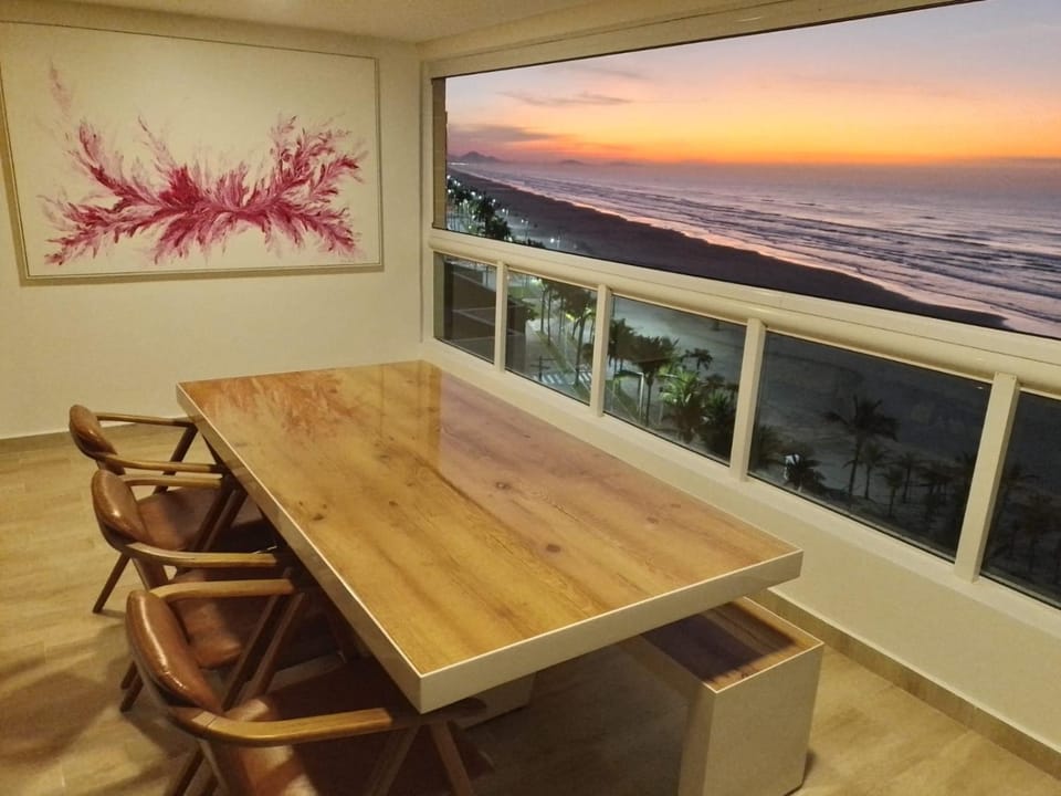 Apartamento Praia Grande Novo Frente Mar Pé na Areia Apartment in State of São Paulo