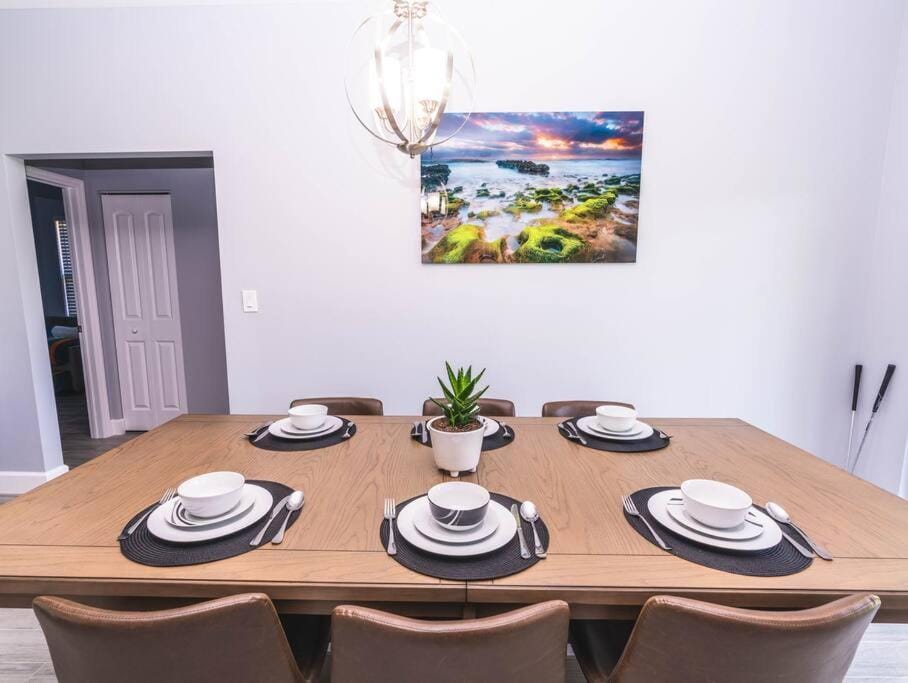 2023 Built! FineArt, Putt-Putt, Hammock, Backyard, Pet and Kid friendly House in Jupiter