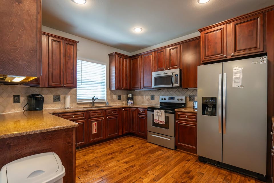 4BD WALK-IN Villa - Large Deck - Golf Course - Pool - FREE TICKETS INCLUDED - V120 House in Branson