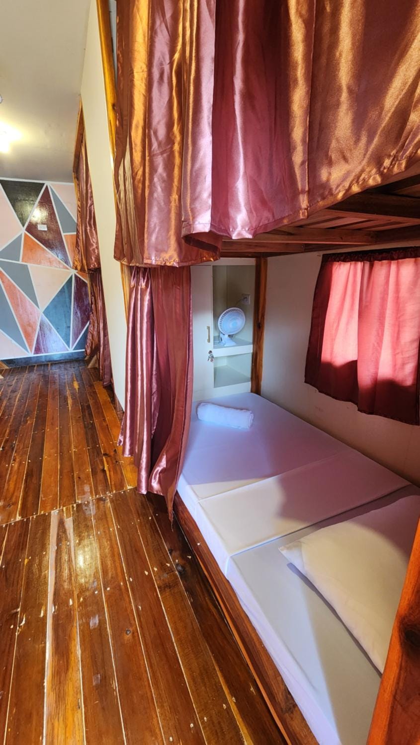 Bed, Bedroom, bunk bed