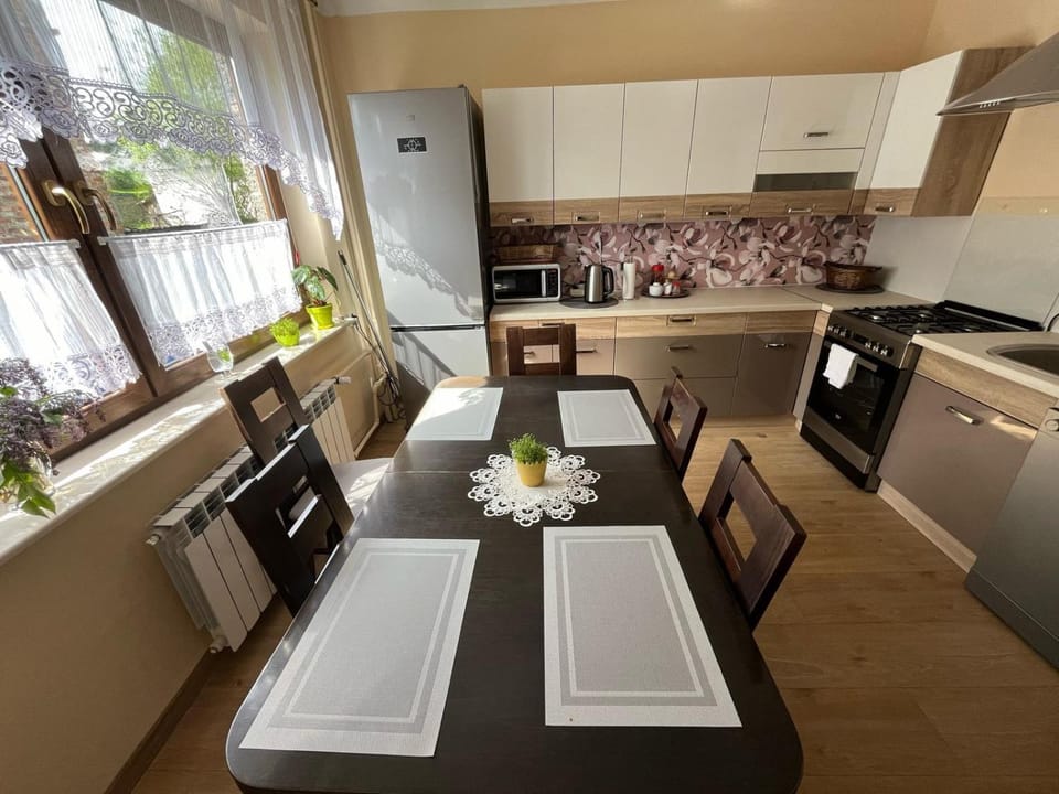 Kitchen or kitchenette, Dining area, dishwasher, stove, kitchen