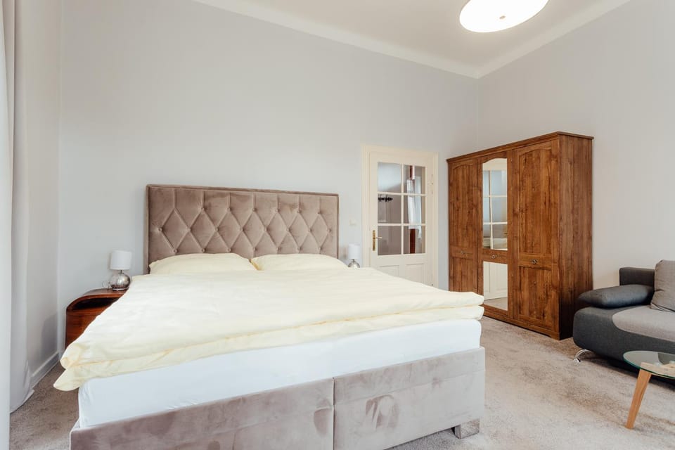 Bedroom, wardrobe