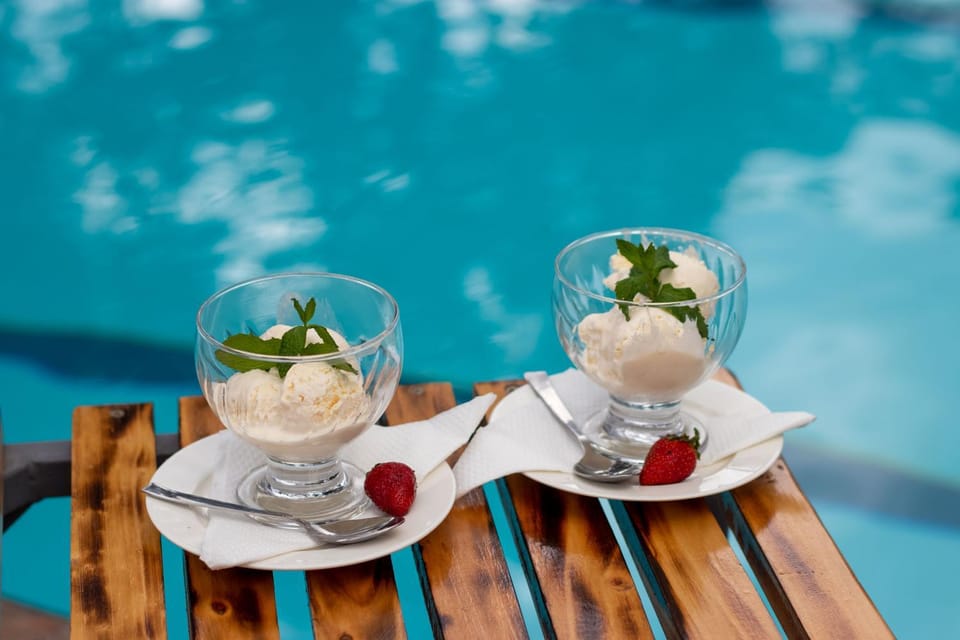 Food and drinks, Food, Pool view, Swimming pool, Drinks