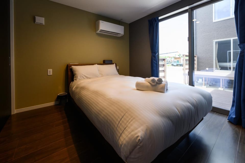 Bed, Bedroom, air conditioner, air conditioner
