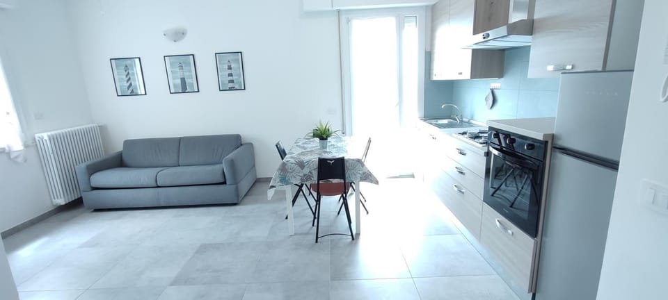 Kitchen or kitchenette, Living room, Seating area, Dining area, pet friendly, stove