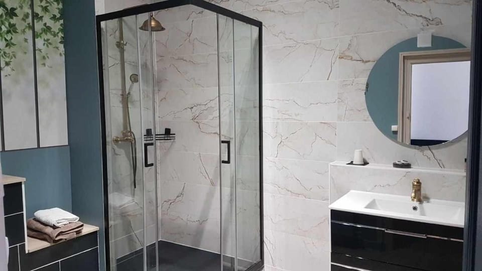 Shower, Bathroom, towels