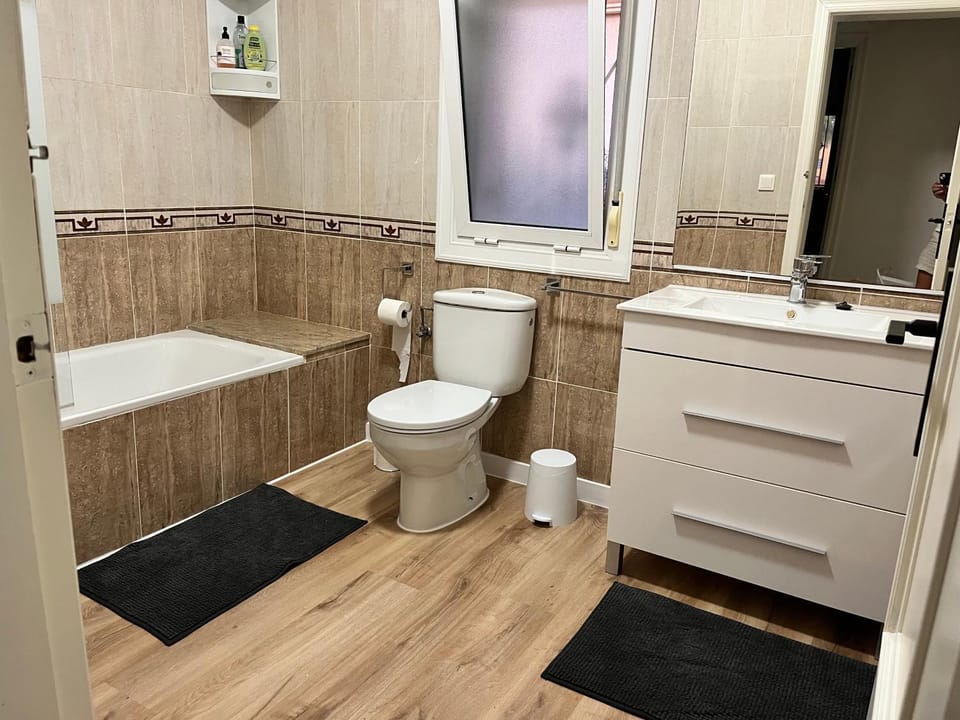 Shower, Toilet, Bathroom, Bath