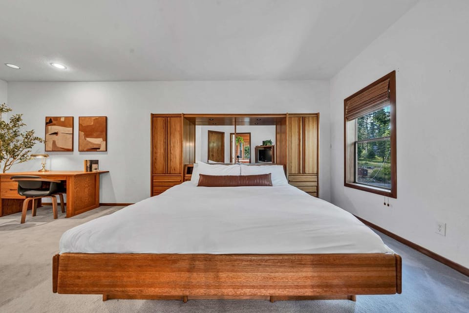 Talmont Pines 4BR Retreat with HOA Beach Access House in Tahoe City